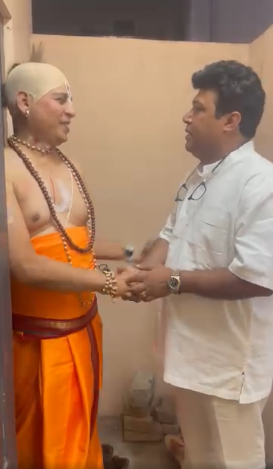 Meeting my dear friend and dance classmate (both disciples of Guru Smt. Narmada) Dr Sridhar after a long time! It is such a pleasure, and I remember him giving me Bharatanatyam costumes for my show.